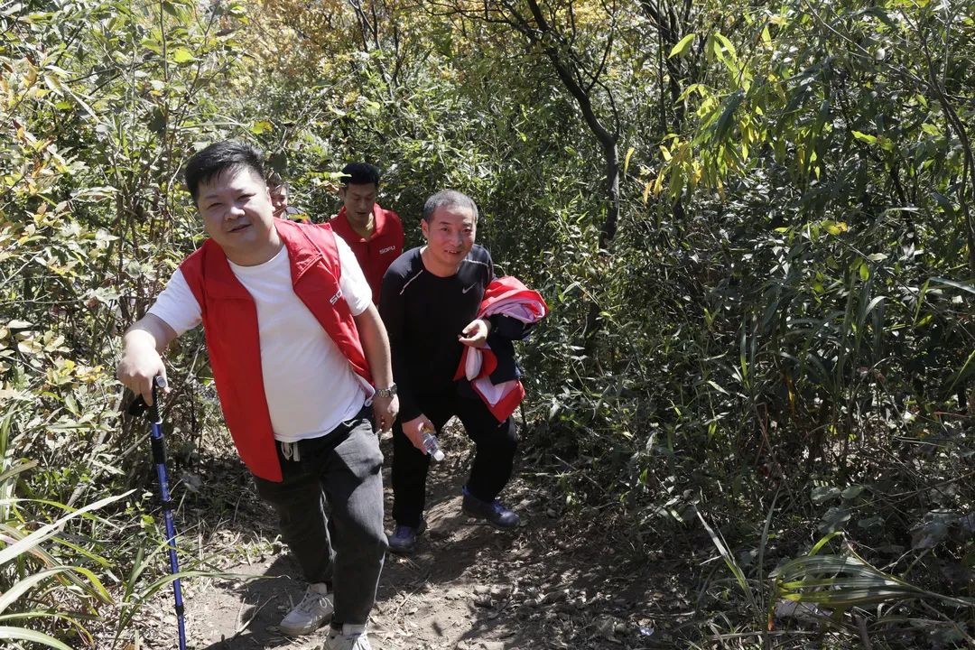 香蕉视频一区门业开展“奋进新征程、筑梦向前方”登山团建公益活动